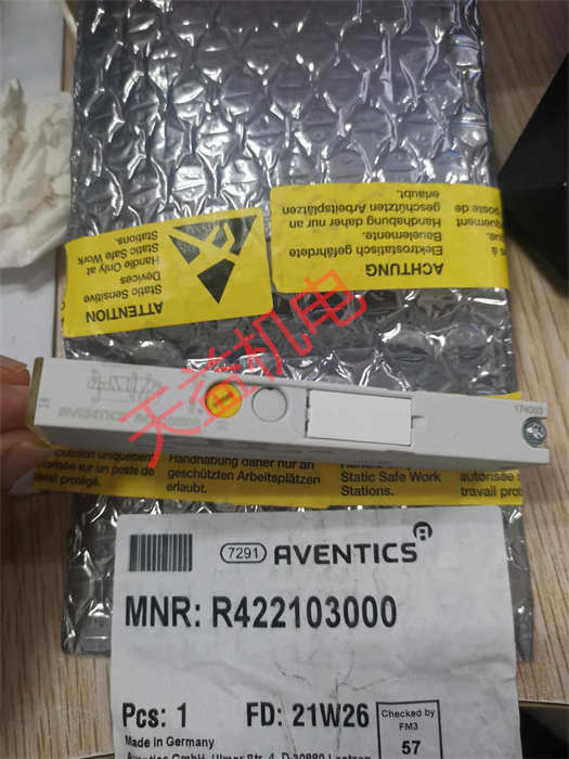 R422103000.jpg